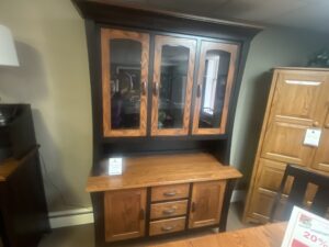 100 | Woodbury Hutch