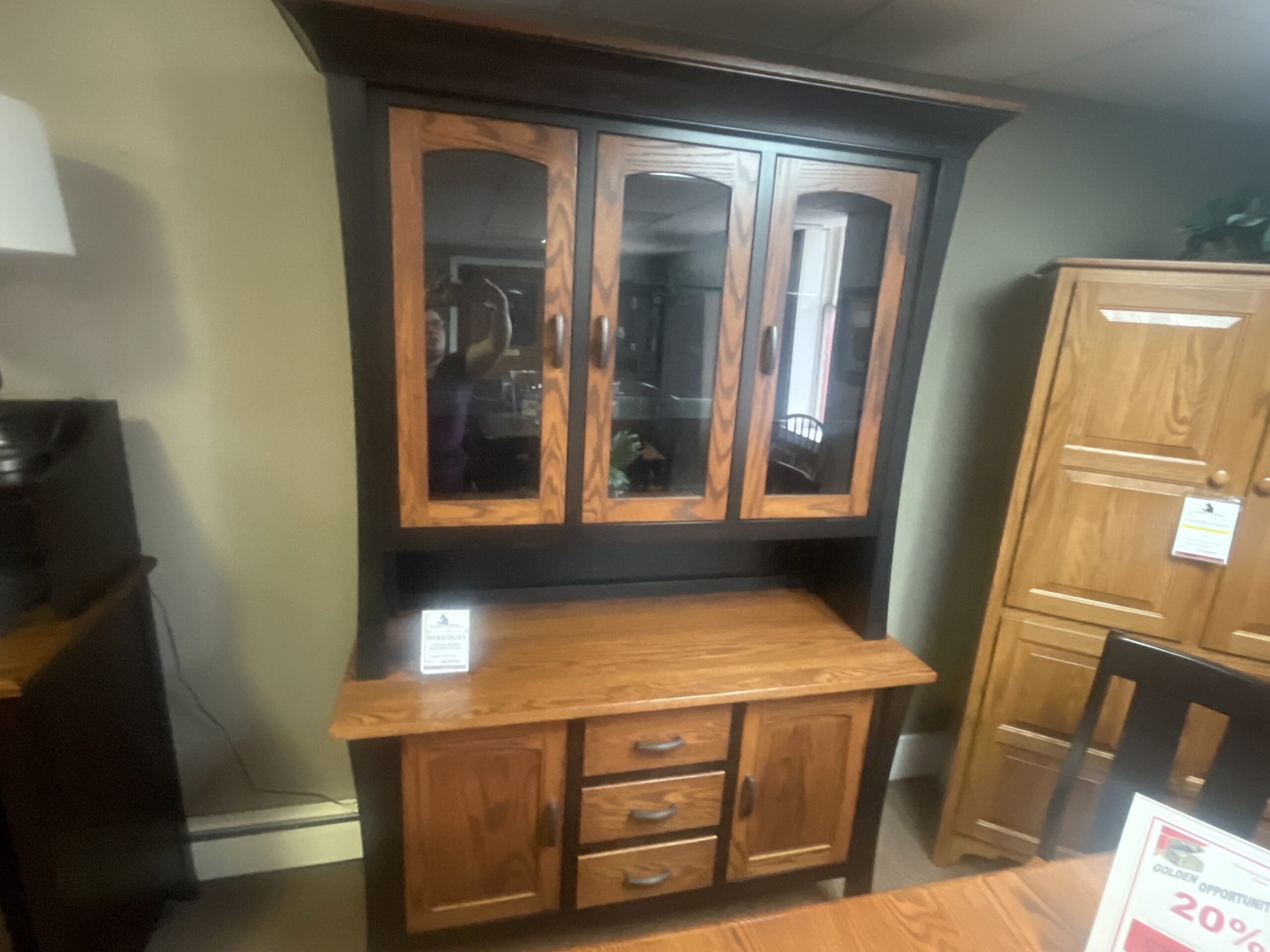 100 | Woodbury Hutch