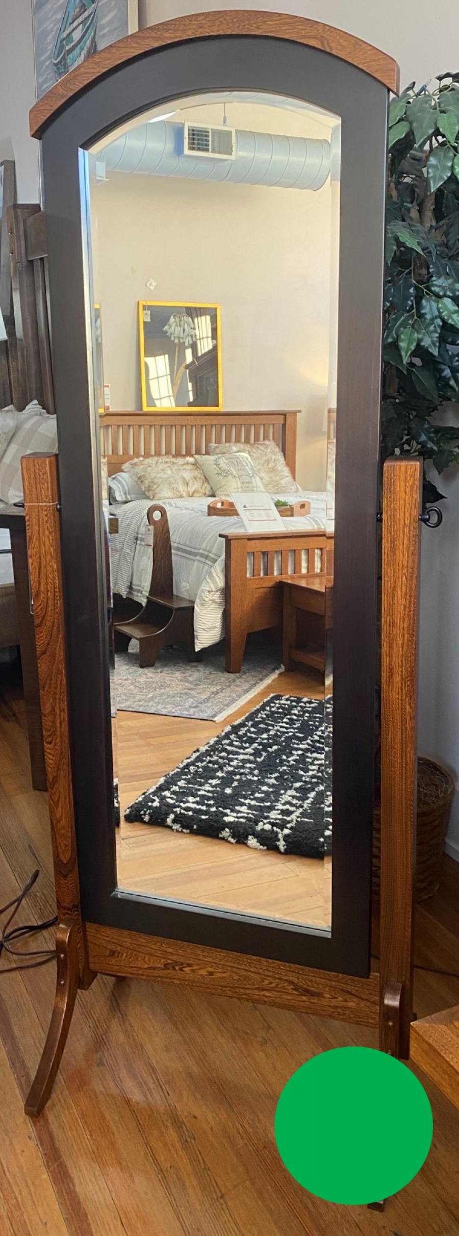 1014 | Crown Shaker Mirror