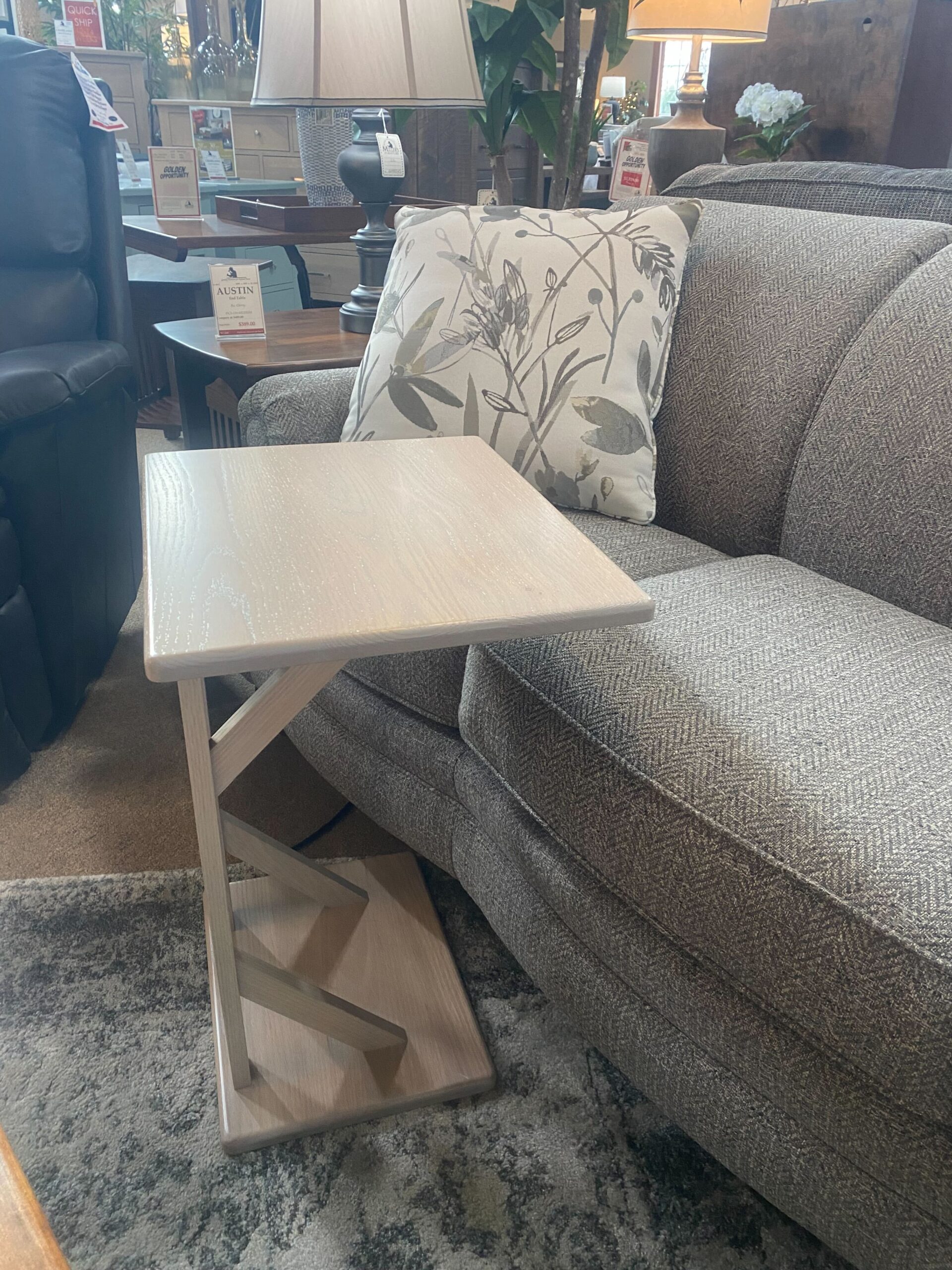 2052 | Laptop Sofa Server