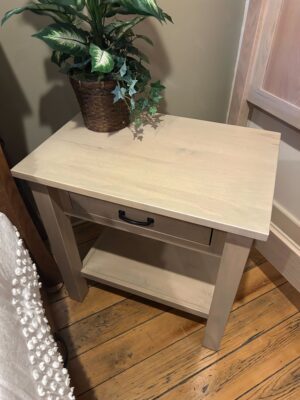 222 | Lindholt Nightstand