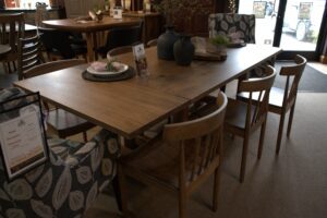 215-410 | Magnolia trestle table