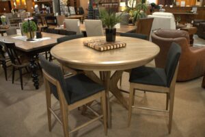 215-545 | West Newton pub pedestal table